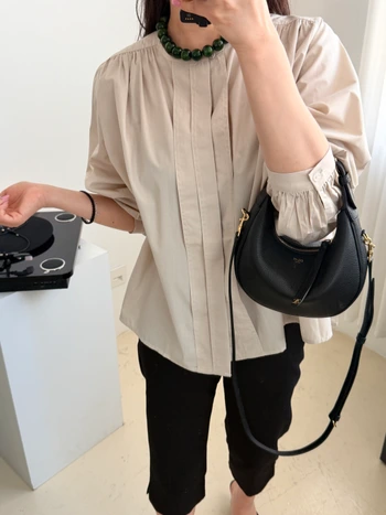 코니 뒷주름 버튼 블라우스 셔츠