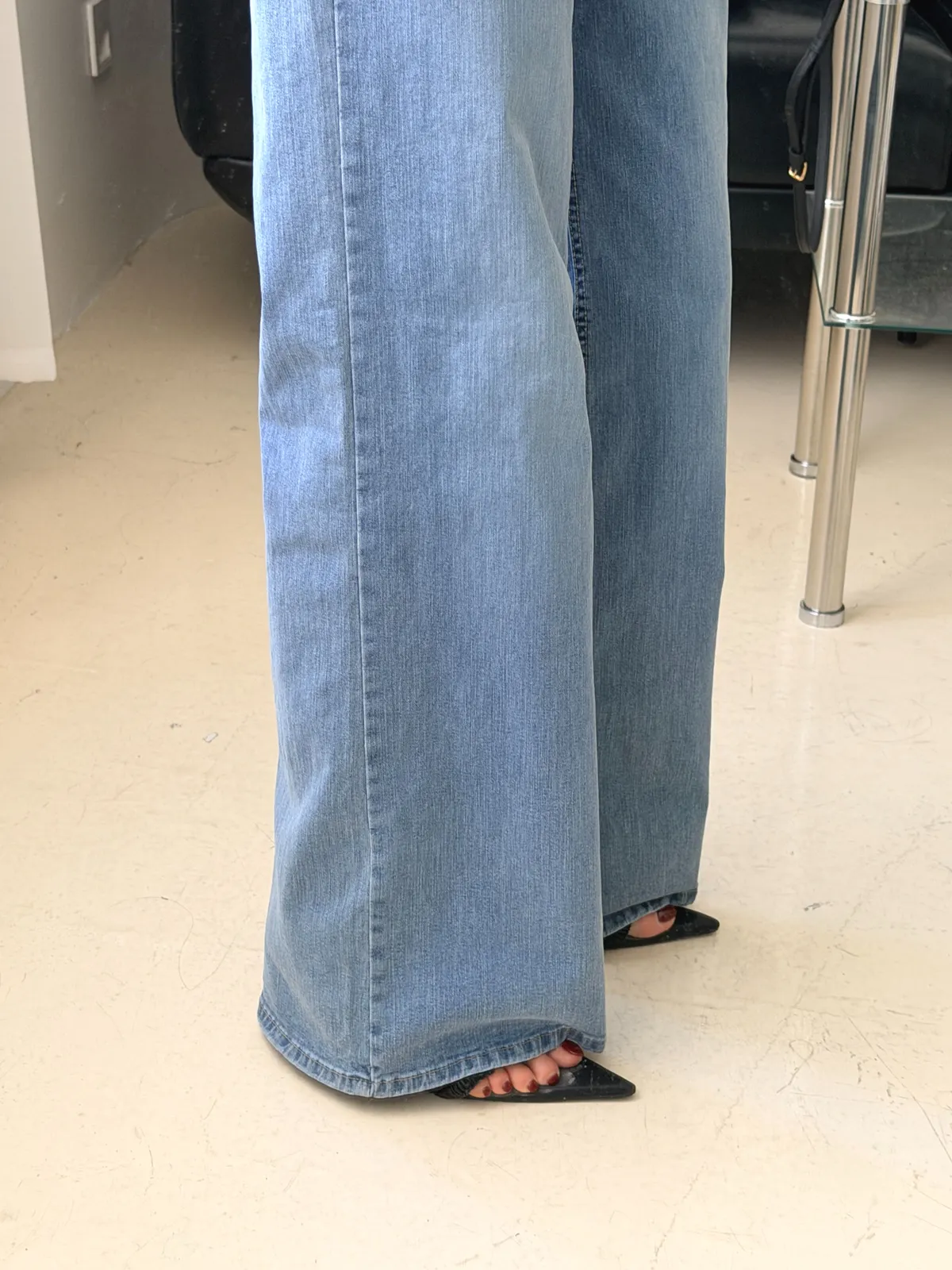 베른 와이드 스판 부츠컷 롱 데님팬츠 상세 이미지 5