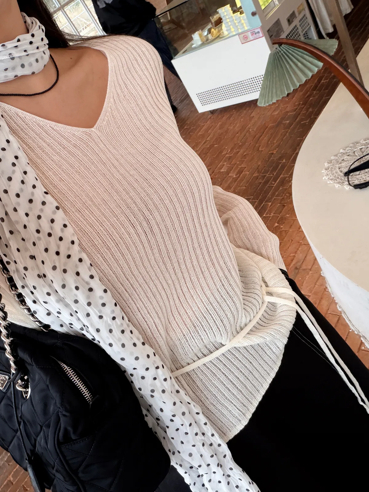 로아 시스루 끈 브이넥 루즈핏 니트 상세 이미지 1