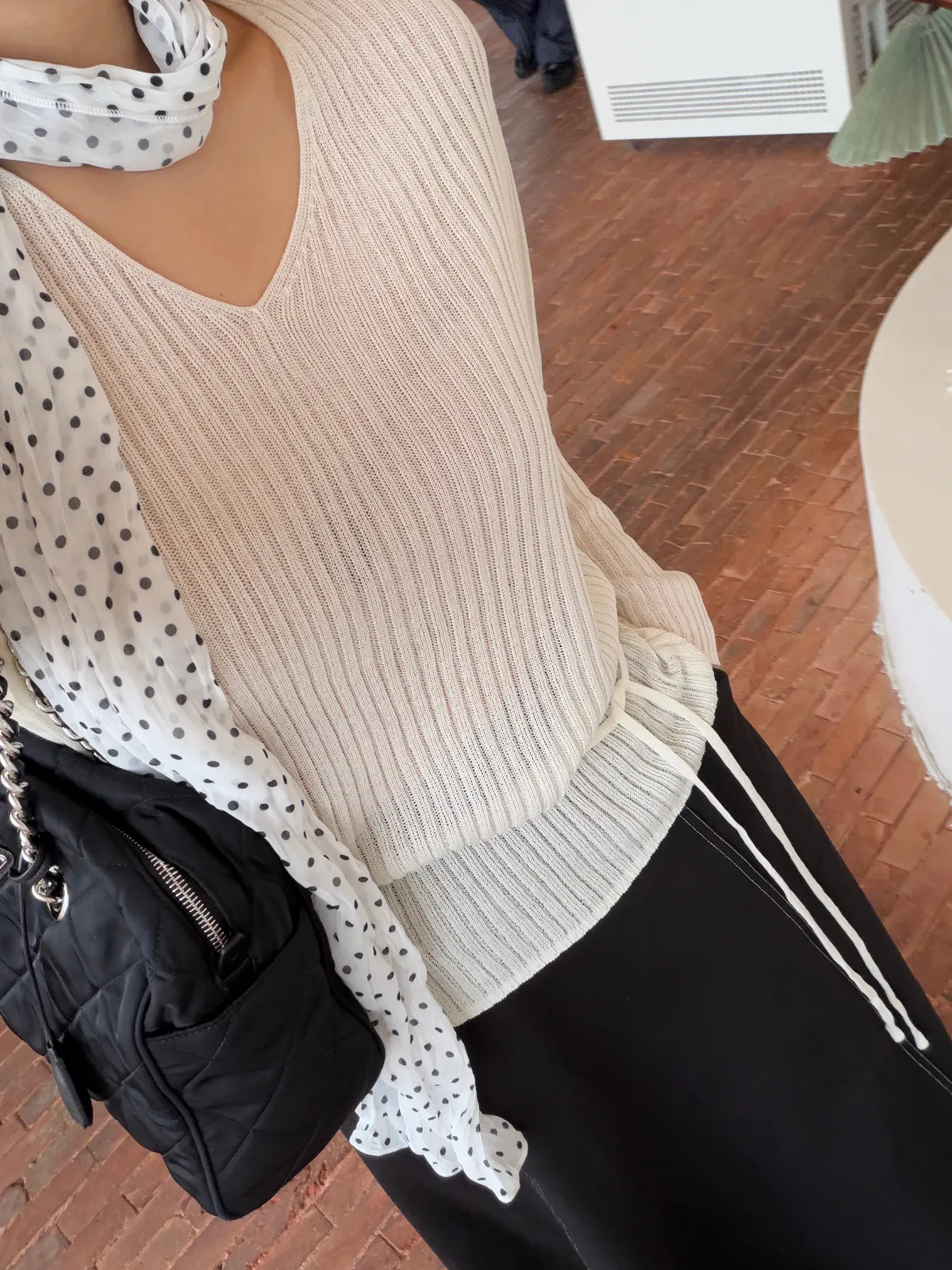 로아 시스루 끈 브이넥 루즈핏 니트 상세 이미지 12