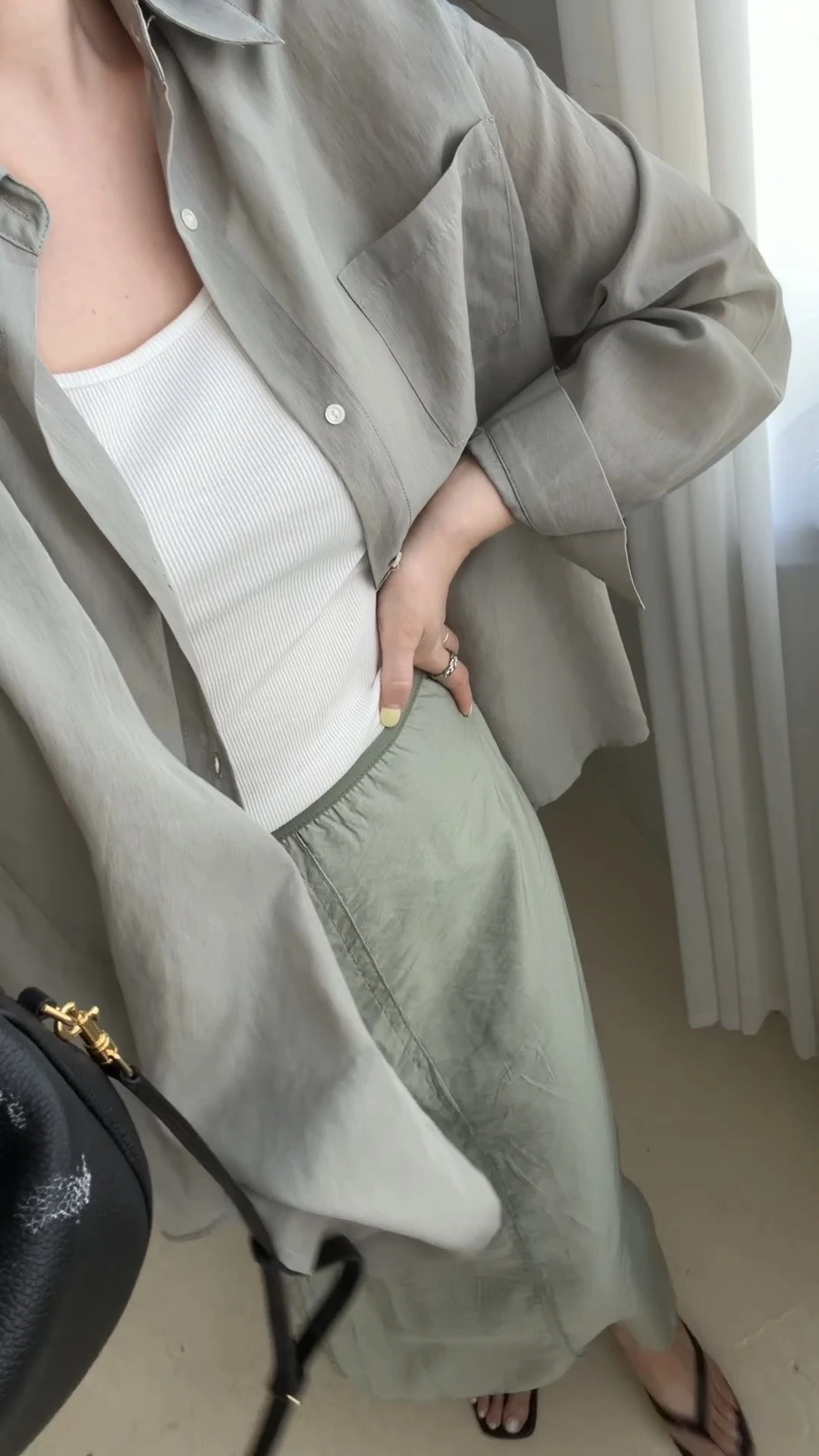 고앤 뒷 트임 리본 셔츠 상세 이미지 31
