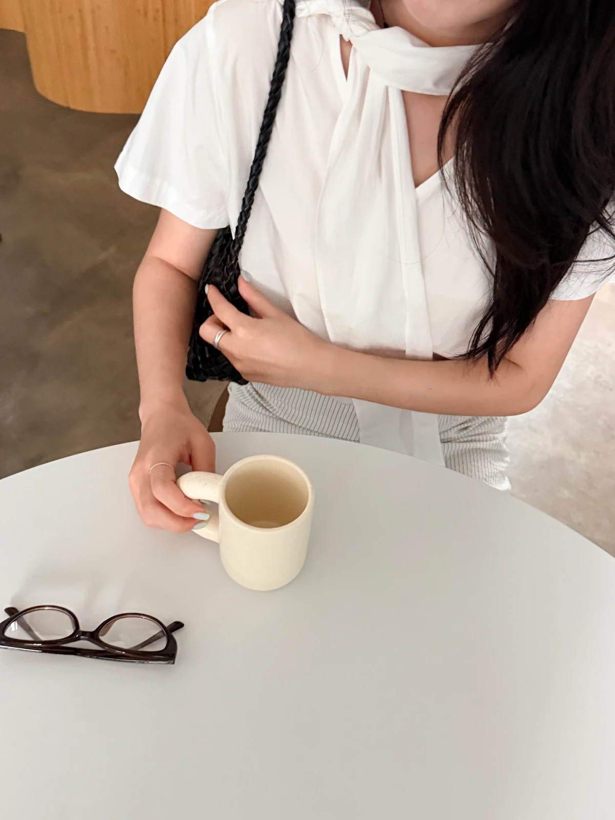 스카프 브이넥 바스락 블라우스 상세 이미지 10