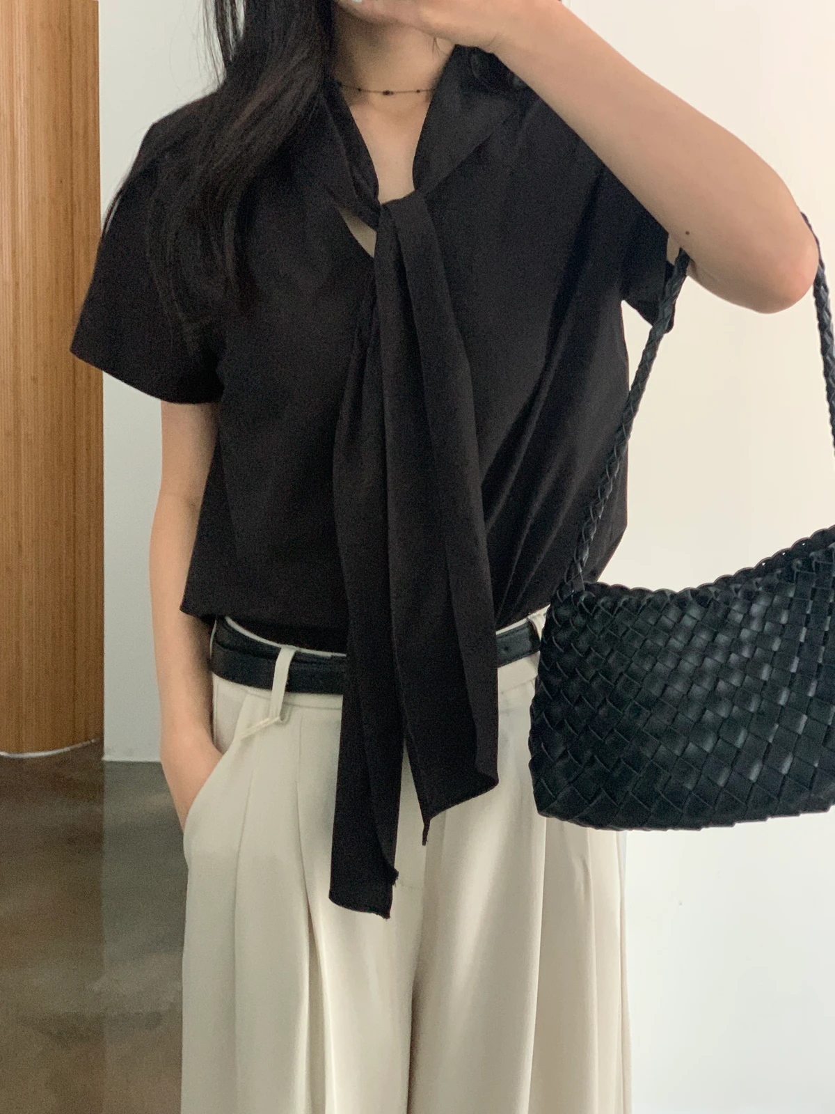 스카프 브이넥 바스락 블라우스 상세 이미지 22