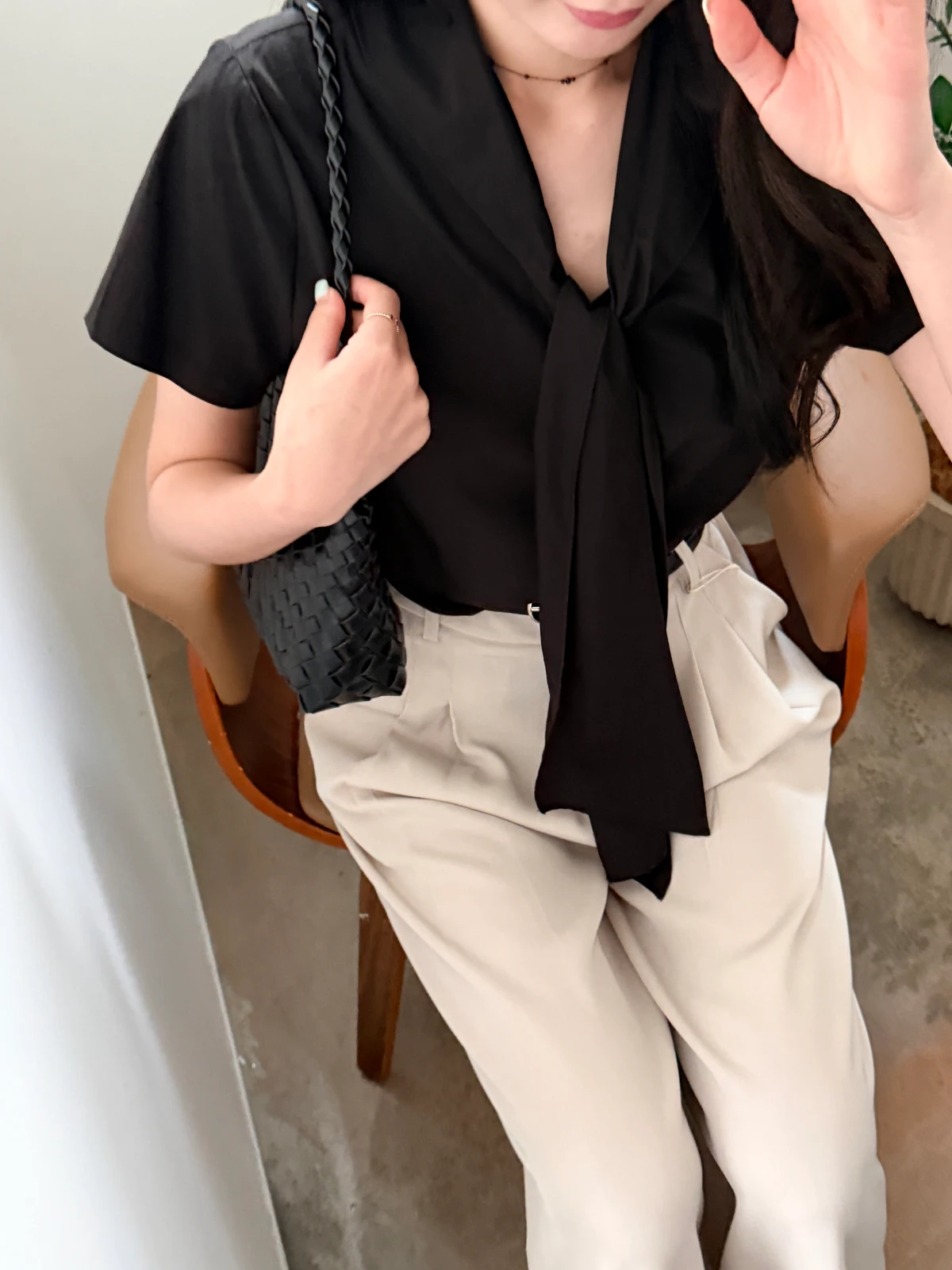 스카프 브이넥 바스락 블라우스 상세 이미지 26