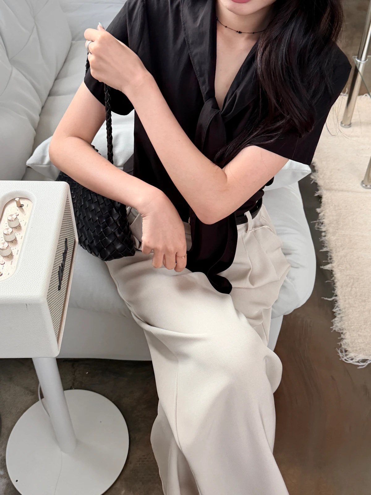 스카프 브이넥 바스락 블라우스 상세 이미지 27