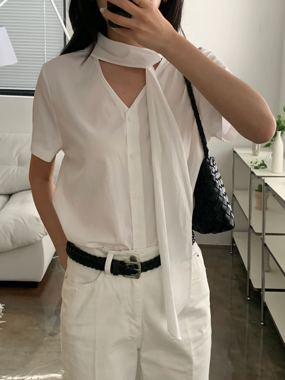 스카프 브이넥 바스락 블라우스 상세 이미지 34