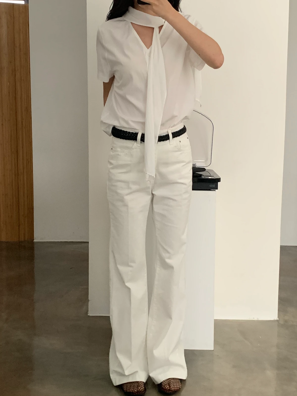 스카프 브이넥 바스락 블라우스 상세 이미지 35