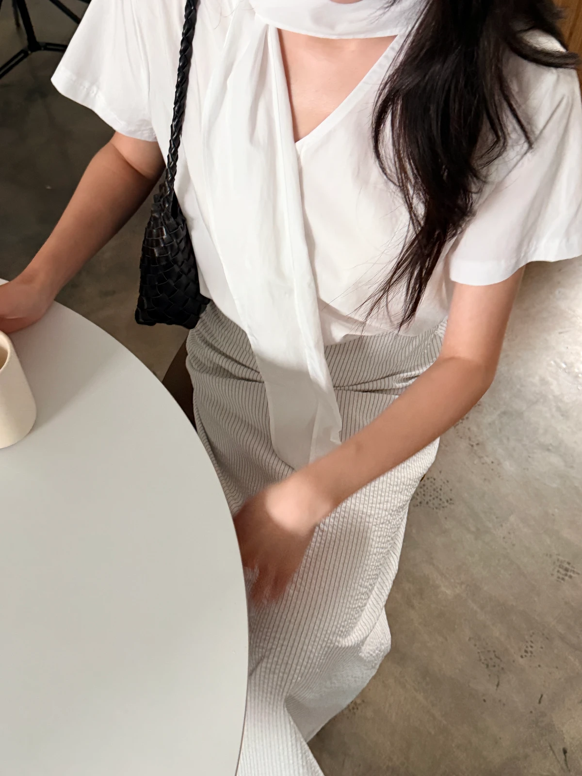 스카프 브이넥 바스락 블라우스 상세 이미지 7