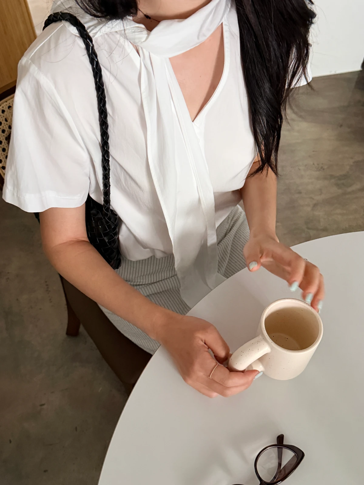 스카프 브이넥 바스락 블라우스 상세 이미지 8