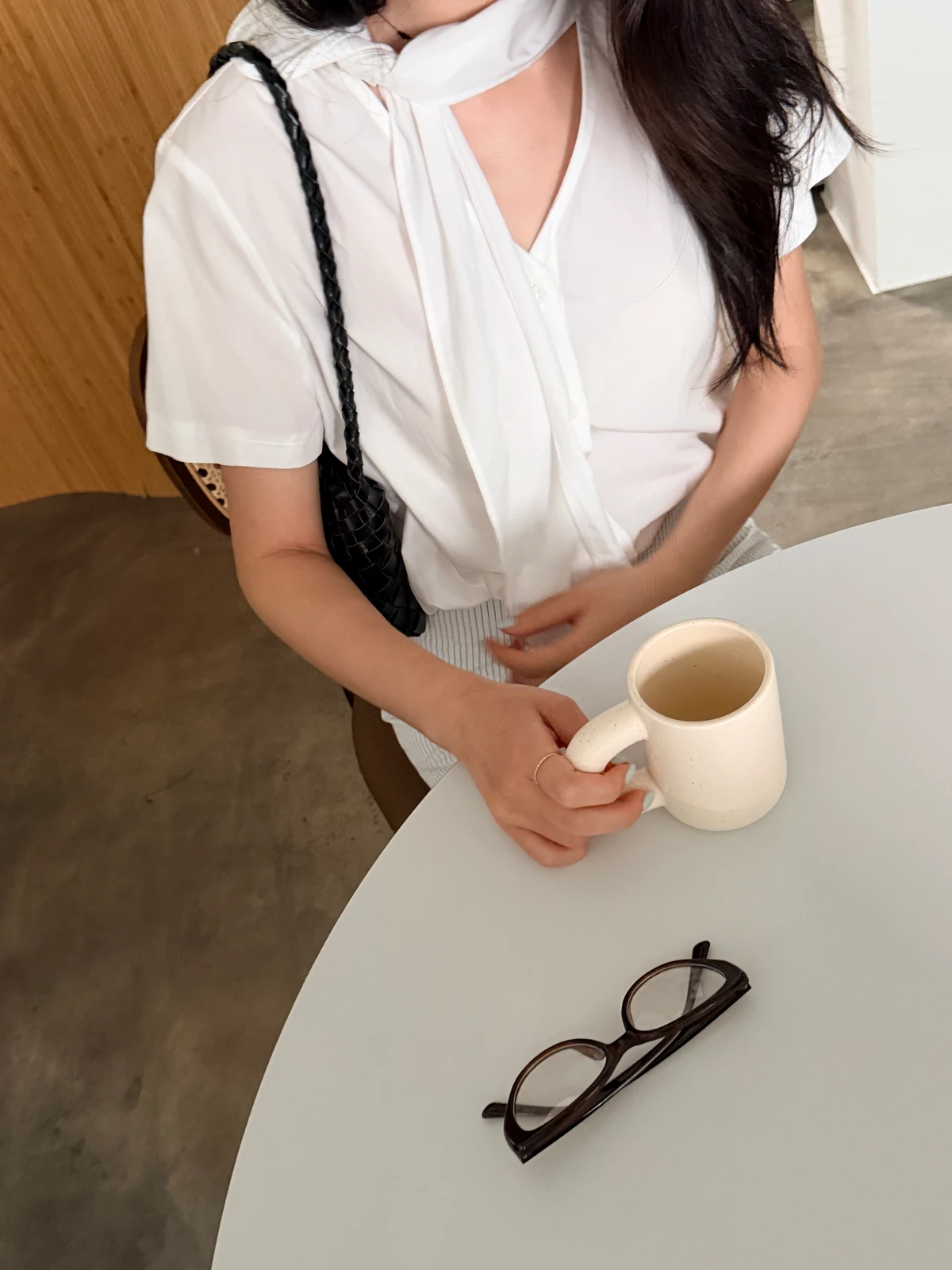 스카프 브이넥 바스락 블라우스 상세 이미지 9