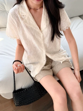 애니 자수 펀칭 셔츠 블라우스 