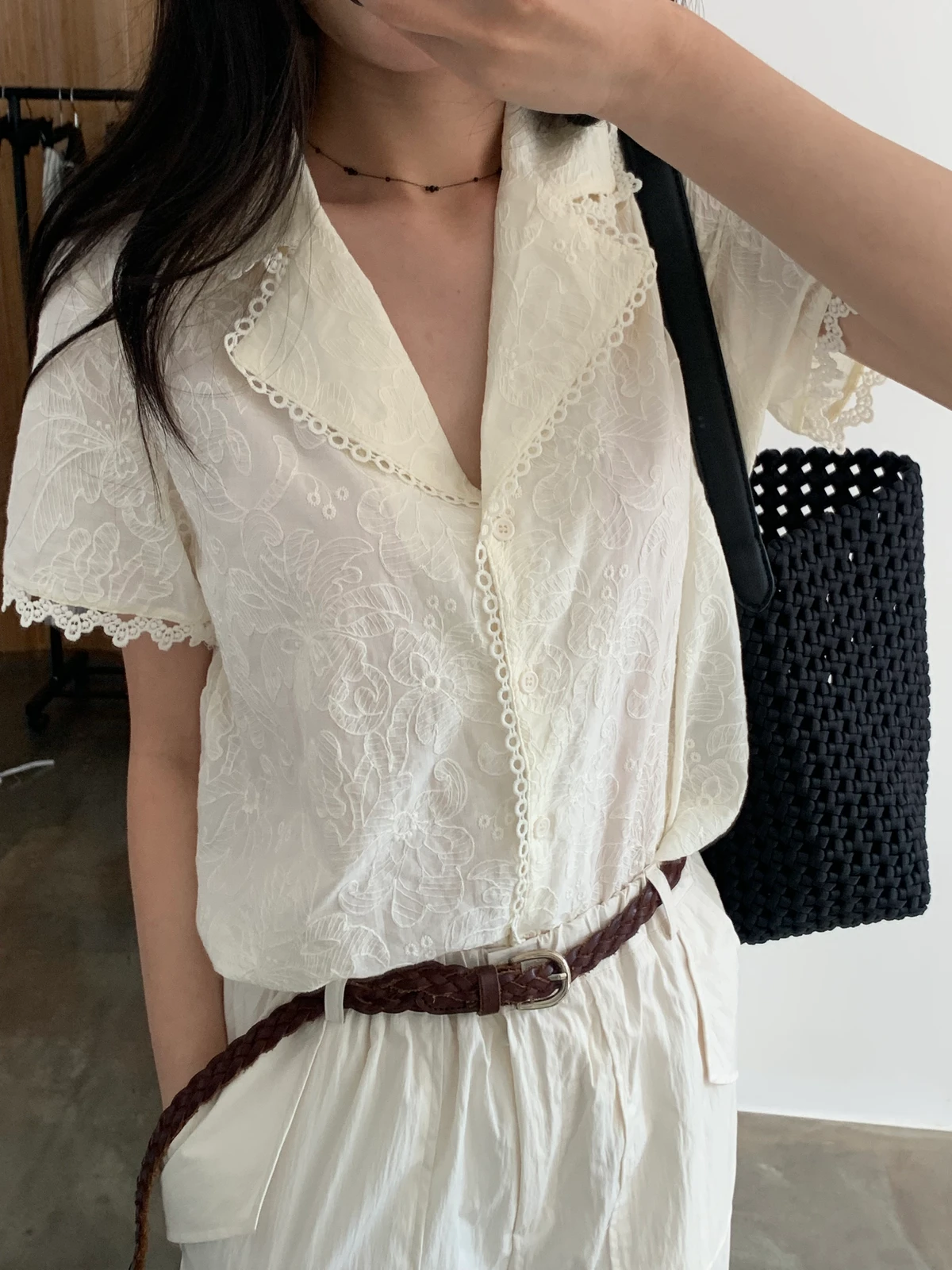 애니 자수 펀칭 셔츠 블라우스  상세 이미지 30