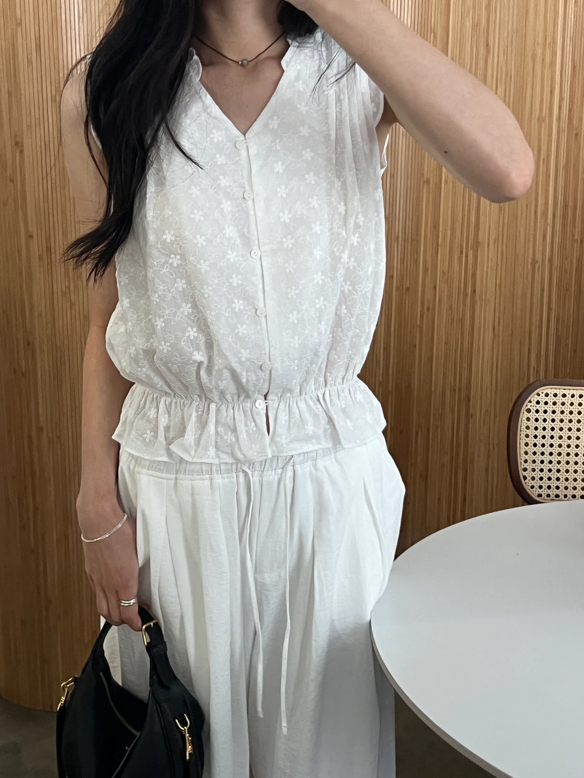 오브 프릴 밴딩 나시 블라우스 상세 이미지 3