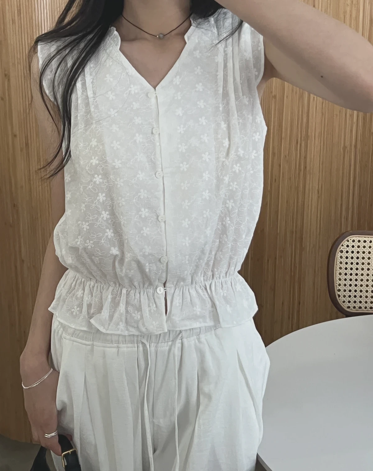 오브 프릴 밴딩 나시 블라우스 상세 이미지 4