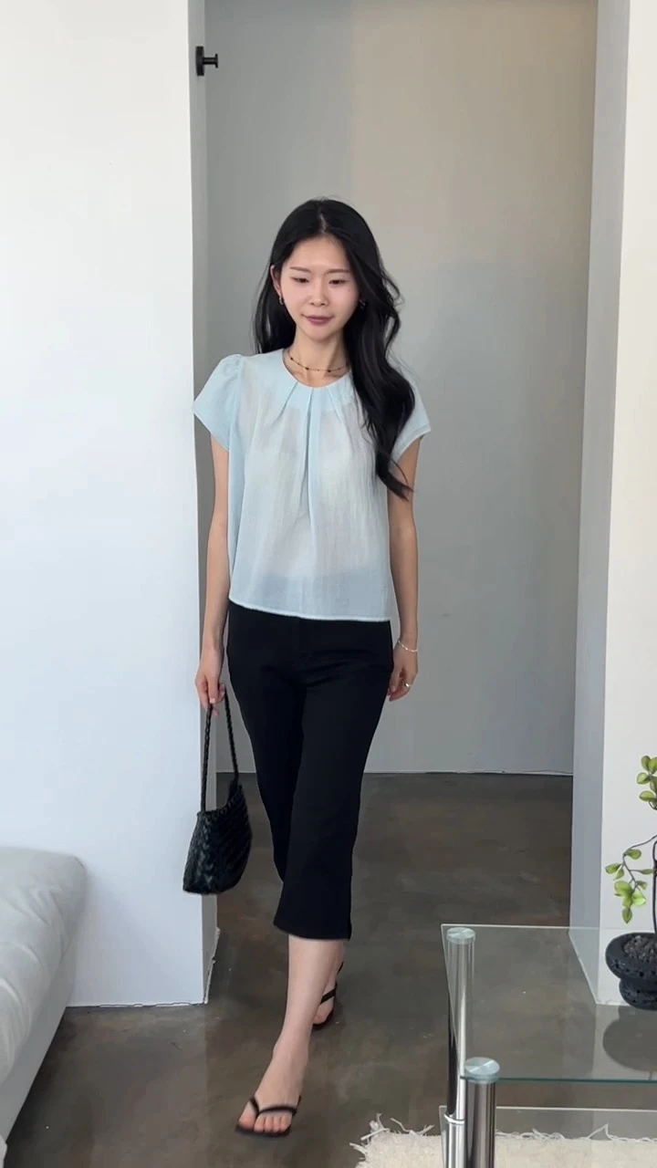 퍼프 이중 소매  뒷트임 블라우스  상세 이미지 3