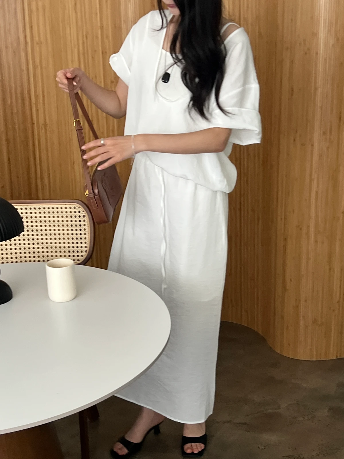반팔 딥 유넥 블라우스 상세 이미지 11