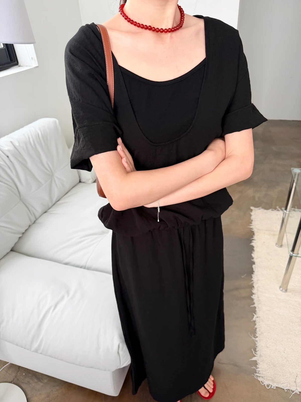 반팔 딥 유넥 블라우스 상세 이미지 22