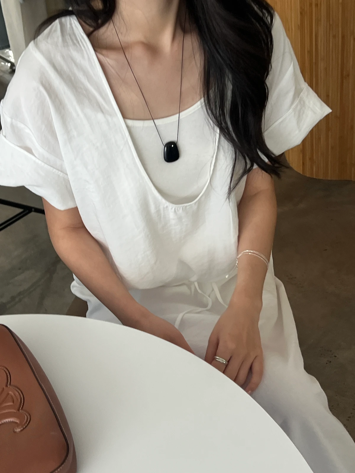 반팔 딥 유넥 블라우스 상세 이미지 4