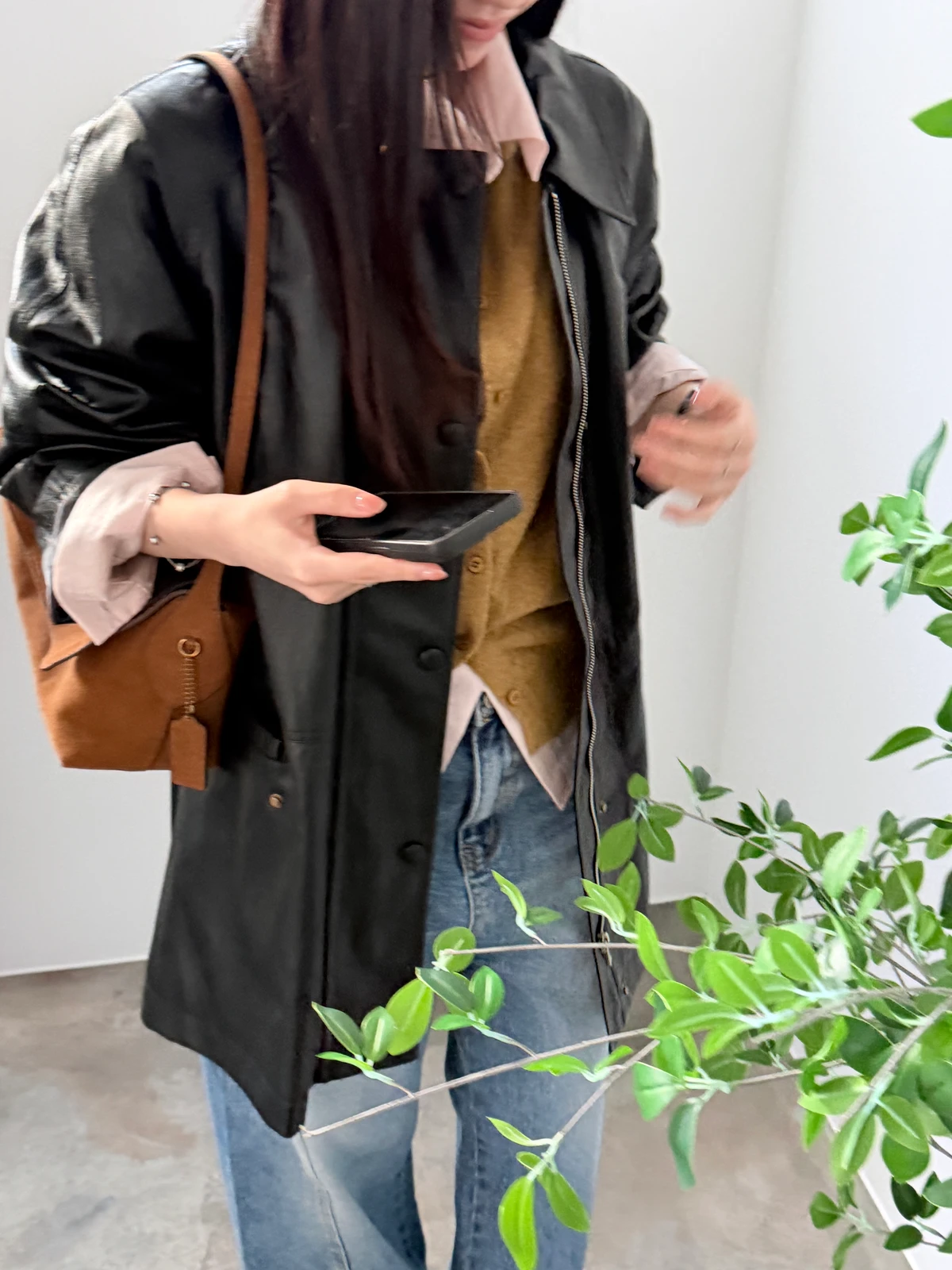 소가죽 스웨이드 레이 숄더백 상세 이미지 16