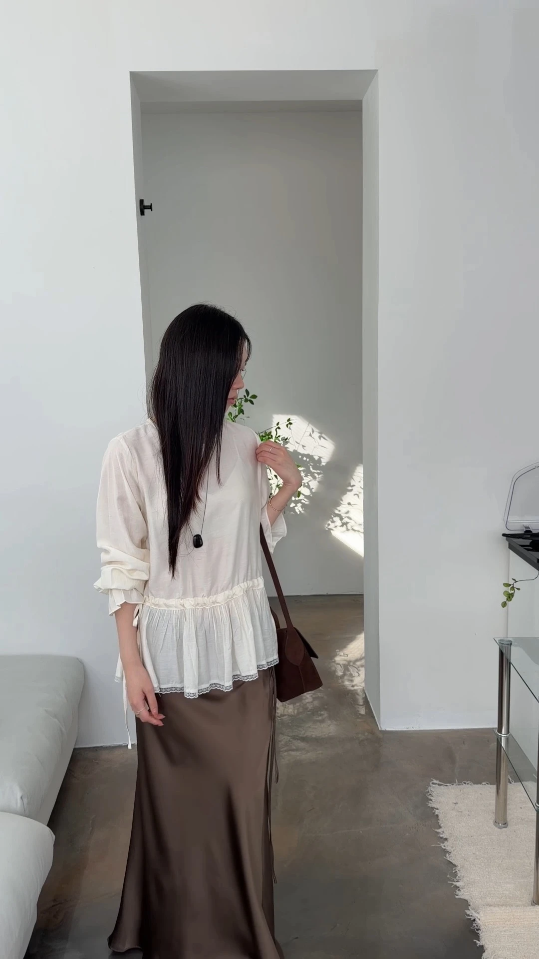 민 프릴 레이스 셔링블라우스 상세 이미지 14