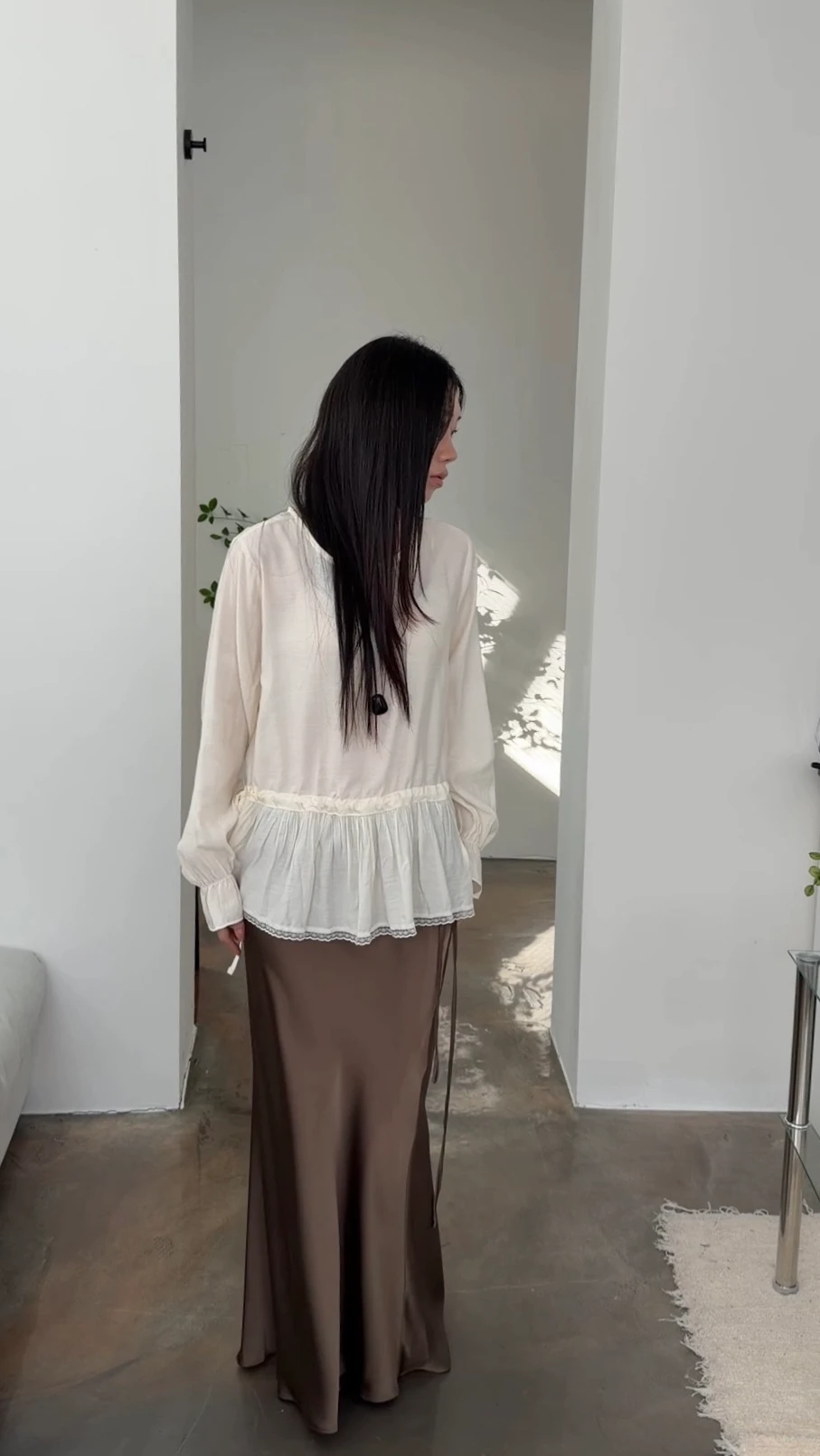 민 프릴 레이스 셔링블라우스 상세 이미지 17