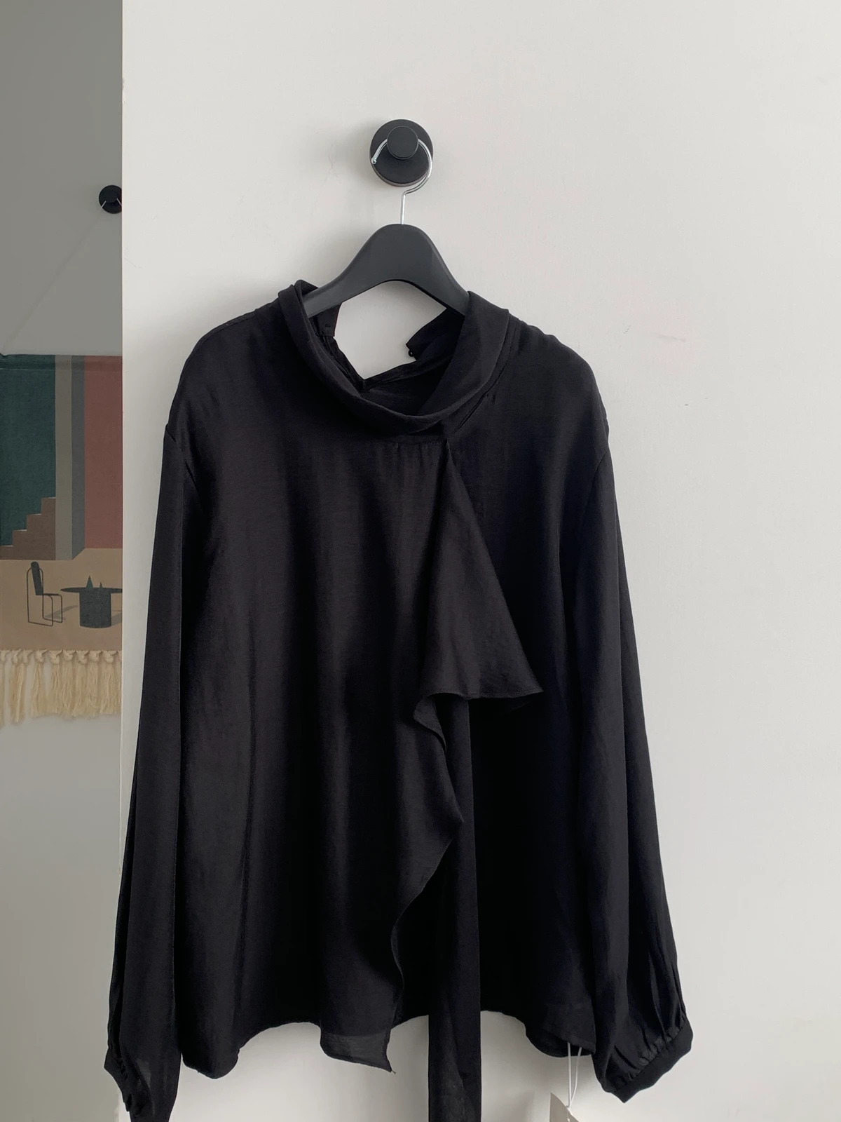 타이 새틴 루즈핏 블라우스 상세 이미지 36