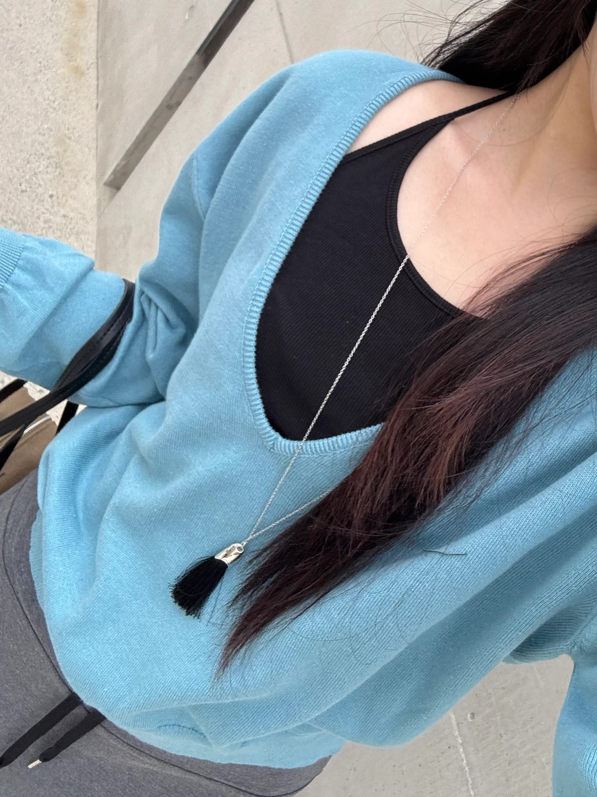 로라 소프트 딥 브이넥니트 상세 이미지 10