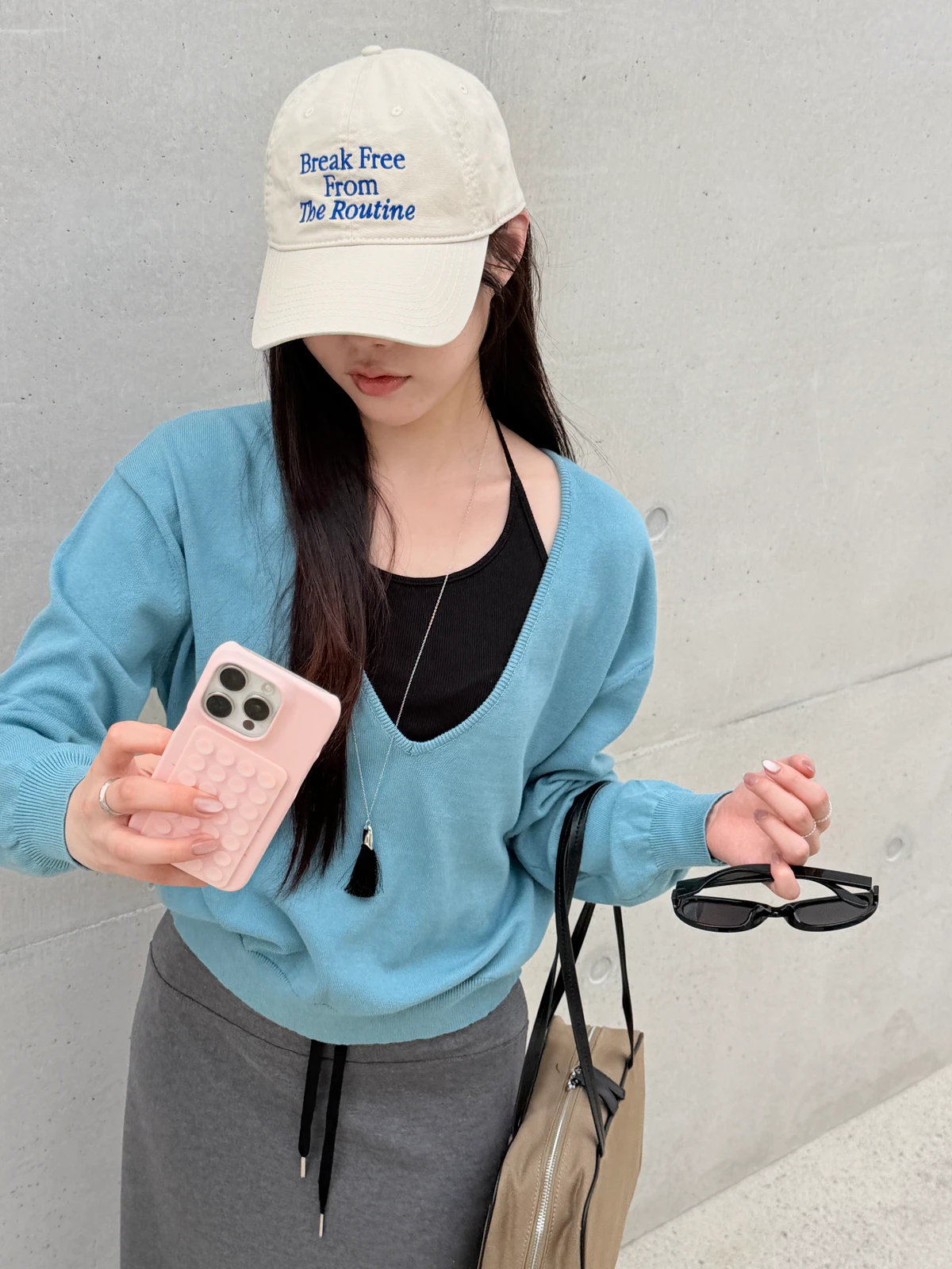 로라 소프트 딥 브이넥니트 상세 이미지 28
