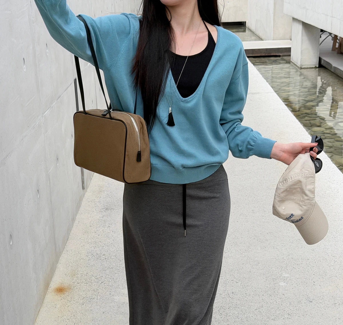 로라 소프트 딥 브이넥니트 상세 이미지 35
