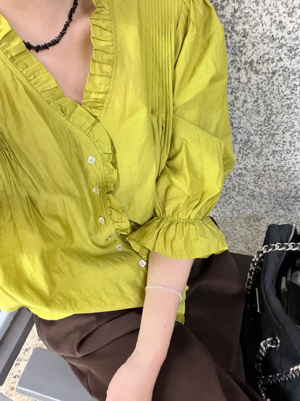 프릴 8부 핀턱 블라우스  상세 이미지 2