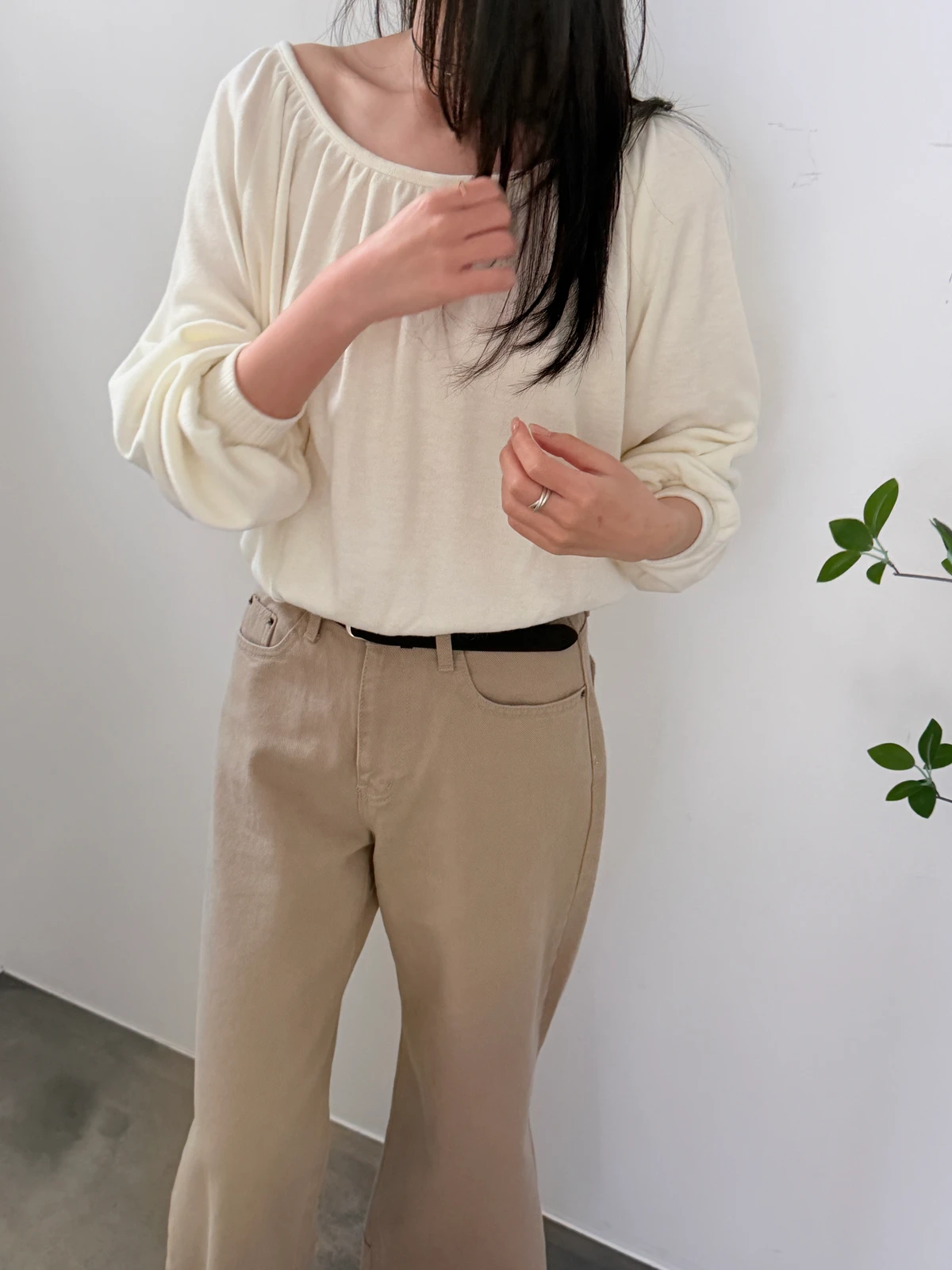 셔링 딥유넥 니트 상세 이미지 2